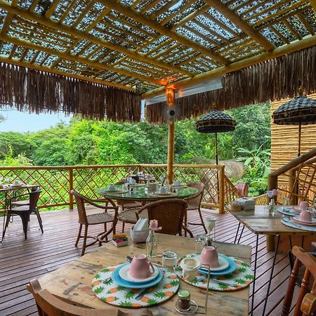 Hotel Vila Kebaya Ilhabela Exteriör bild