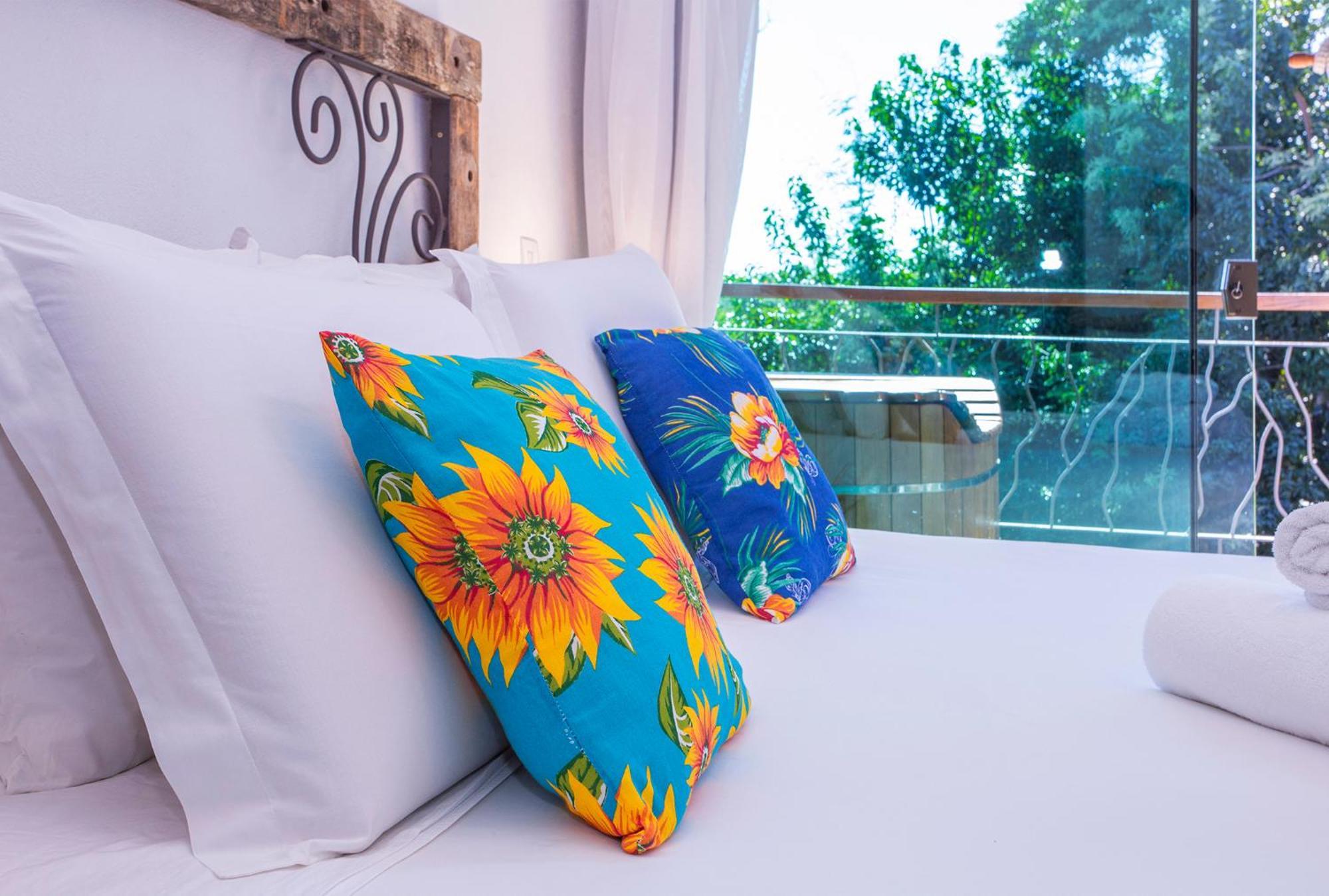 Hotel Vila Kebaya Ilhabela Exteriör bild
