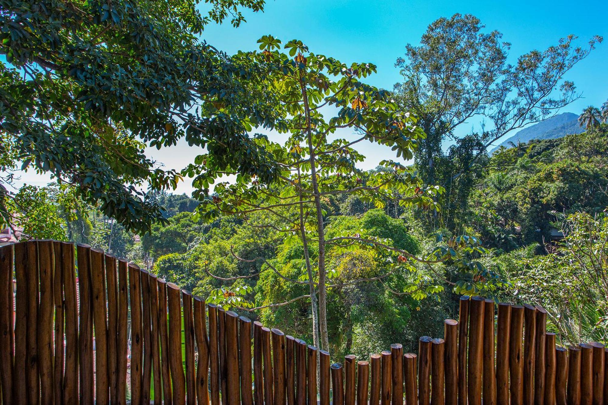 Hotel Vila Kebaya Ilhabela Exteriör bild